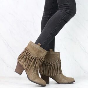 Sbicca Fringe Suede Ankle Booties - Tan Sz 8 Like New